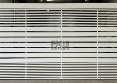 FX09 – Portão Basculante Automático